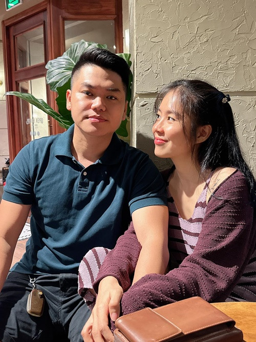 Bên nhau được 8 năm, vợ chồng Lê Phương vẫn dính như sam.