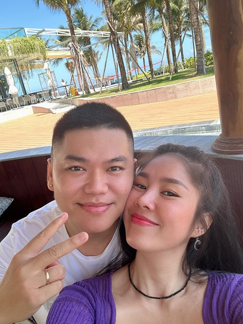 Lê Phương được khen xứng đôi với Trung Kiên nhờ nhan sắc không tuổi.