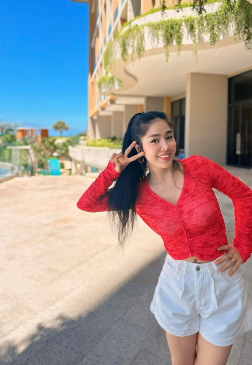 Nữ diễn viên từng nặng 80 kg sau khi sinh con thứ 2. Nhờ ăn uống và luyện tập nghiêm ngặt, Lê Phương giảm cân thành công, xuống còn 50 kg.