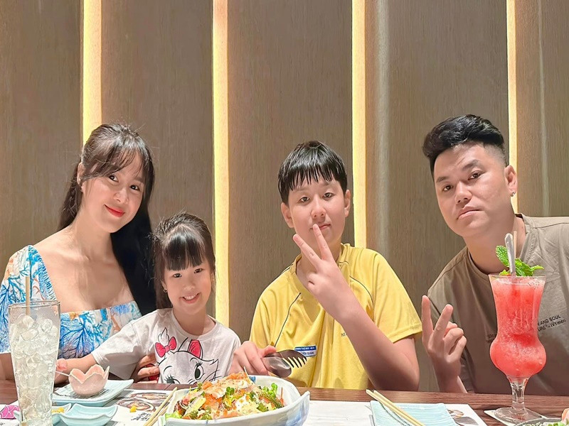 Mới đây, khi được hỏi về việc sinh thêm con, Lê Phương cho biết, vợ chồng cô chưa có ý định này.