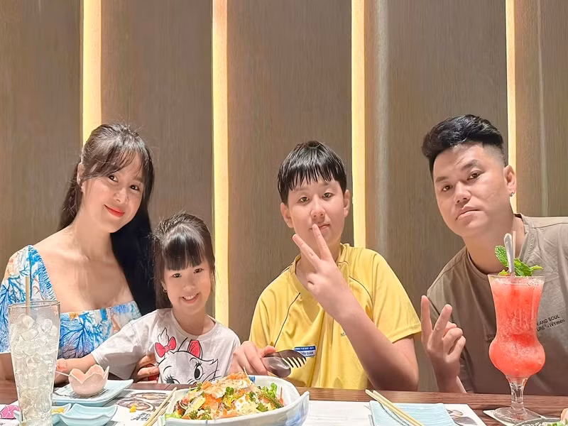 Mới đây, khi được hỏi về việc sinh thêm con, Lê Phương cho biết, vợ chồng cô chưa có ý định này.