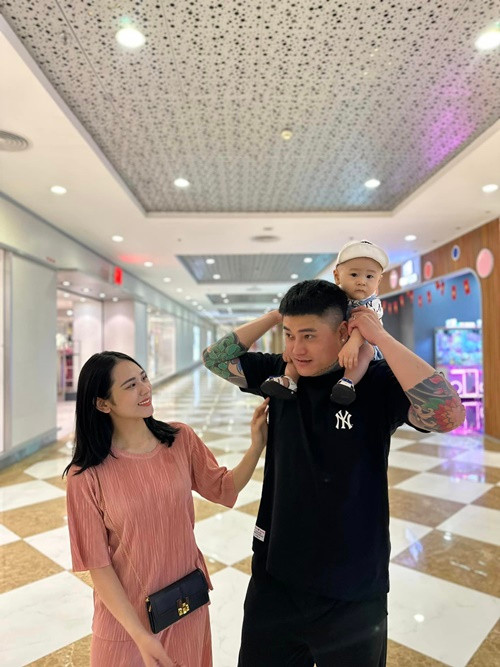 Nhóc tì của cặp đôi tên thật là Vũ Quang Đức, gọi thân mật là Ma Bư.