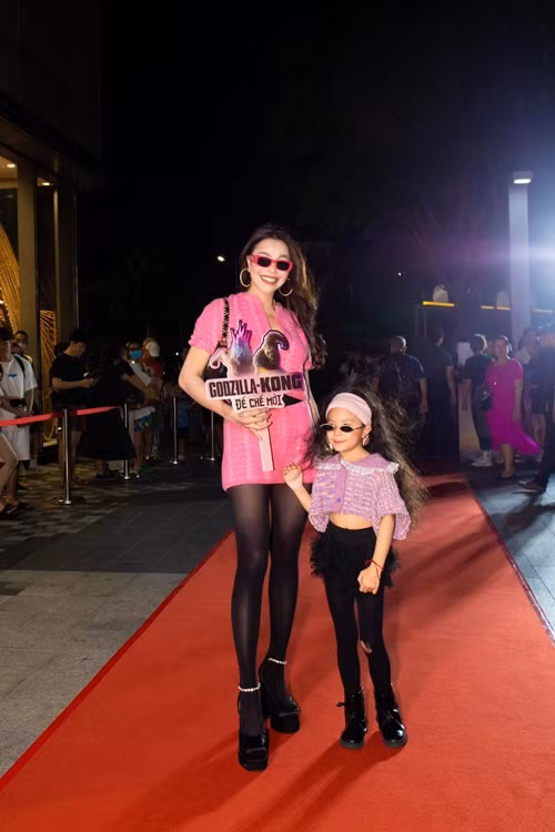 Con gái Trà Ngọc Hằng xinh xắn, có năng khiếu làm người mẫu.