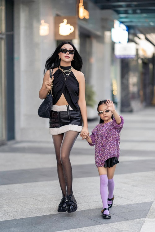 "Bạn ấy cũng hỗ trợ cho con gái một phần. Tuy nhiên đây là tình cảm, trách nhiệm mà bạn dành cho con, có bao nhiêu thì cho bấy nhiêu chứ tôi không quy định rằng ai phải lo điều gì, bởi tôi có khả năng chăm sóc con gái của mình", Trà Ngọc Hằng chia sẻ trên Dân Trí.