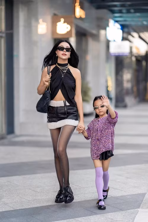 "Bạn ấy cũng hỗ trợ cho con gái một phần. Tuy nhiên đây là tình cảm, trách nhiệm mà bạn dành cho con, có bao nhiêu thì cho bấy nhiêu chứ tôi không quy định rằng ai phải lo điều gì, bởi tôi có khả năng chăm sóc con gái của mình", Trà Ngọc Hằng chia sẻ trên Dân Trí.