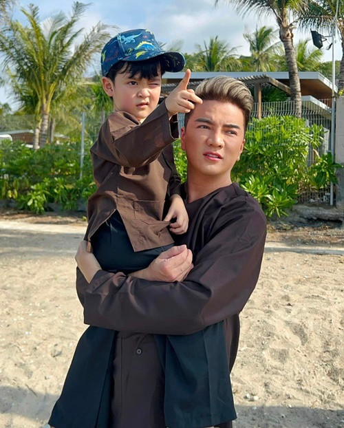 Mẹ của bé Polo không bao giờ muốn lộ diện. Nam ca sĩ cho biết, người này chỉ muốn ở phía sau. Đàm Vĩnh Hưng tôn trọng quyết định này của nửa kia.