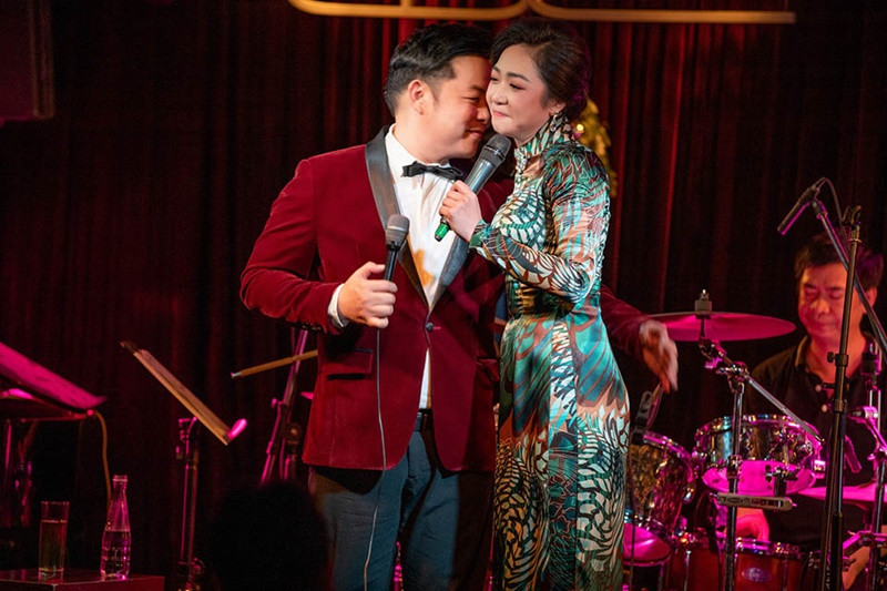 Vài năm qua, Quang Lê và Hà Thanh Xuân là cặp song ca ăn ý. Ảnh: Dân Việt.