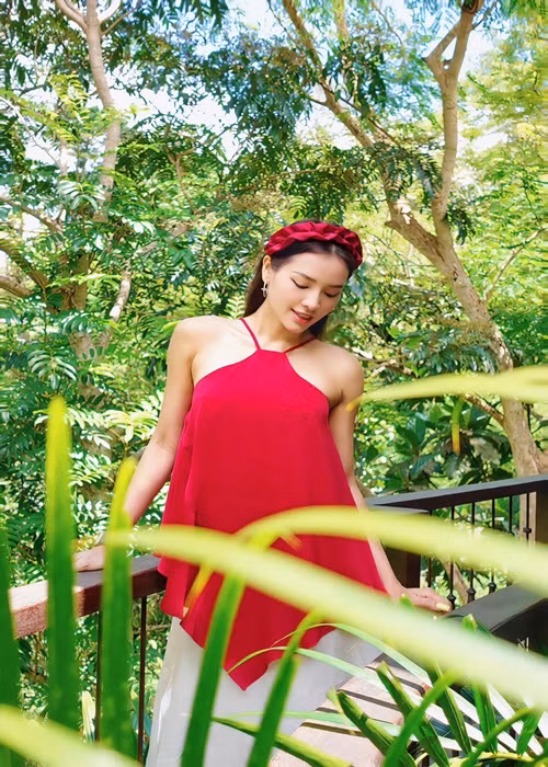 Vợ Lý Bình từng sửa mũi, độn cằm, tiêm nhỏ hàm, tiêm mặt cho tan mỡ và tiêm filler môi.