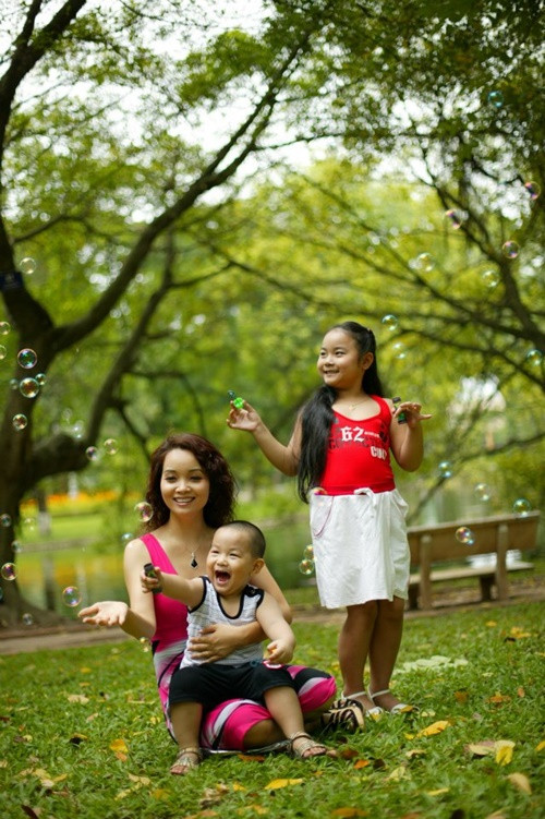 Mai Thu Huyền kết hôn sau 3 năm hẹn hò rồi sinh hai con: 1 trai, 1 gái.