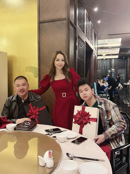 Con trai Mai Thu Huyền du học ở Mỹ từ năm 2021.