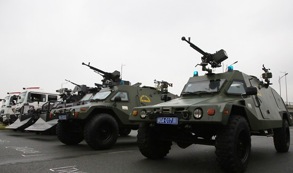 "Các loại trang thiết bị, phương tiện đặc chủng nhất, hiện đại nhất tham gia chương trình từ xe mô tô, xe thiết giáp, xe chỉ huy... đến ô tô hậu cần, chụp X- quang, phục vụ y tế", Thiếu tướng Nguyễn Ngọc Thanh cho biết.