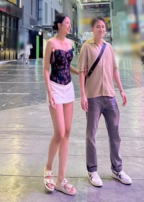 Phan Mạnh Quỳnh nấu ăn cho gia đình, đưa hết tiền cho vợ.