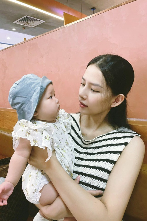 Con gái của Phan Mạnh Quỳnh và Khánh Vy rất đáng yêu.