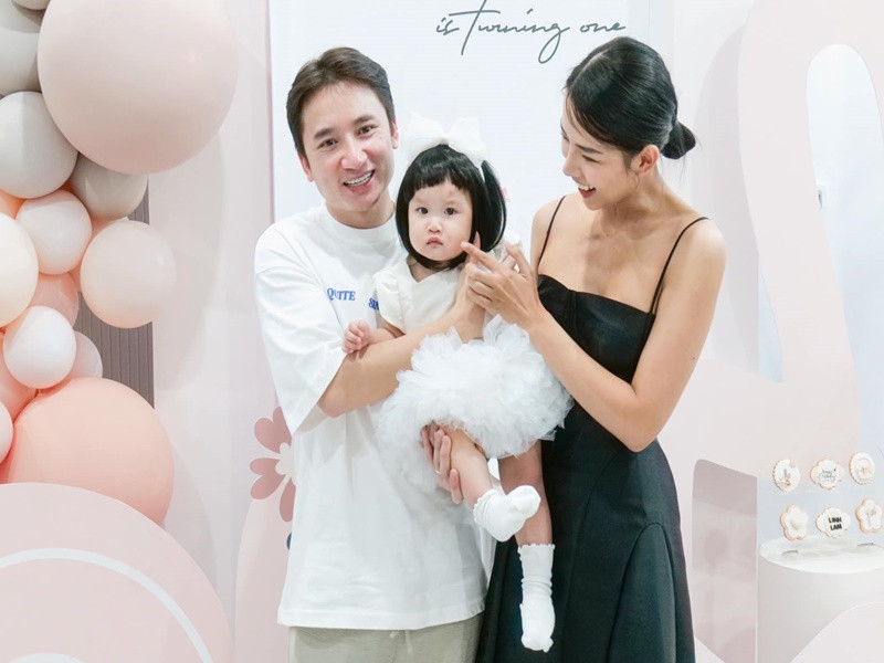 Vợ chồng Phan Mạnh Quỳnh đón con gái gia nhập tổ ấm vào tháng 1/2023.