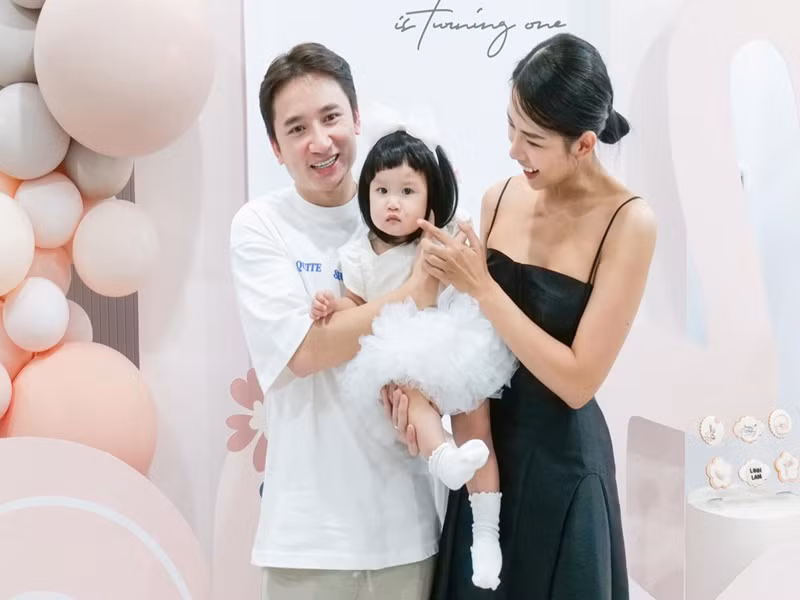 Vợ chồng Phan Mạnh Quỳnh đón con gái gia nhập tổ ấm vào tháng 1/2023.