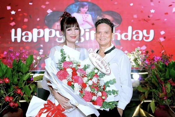 Hien Mai U60 co chong doanh nhan hay ghen nhung cuc chieu