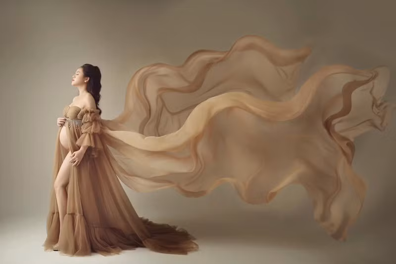 Trên truyền thông, Thu Quỳnh cho biết, cô quyết định không kết hôn lần thứ hai vào điểm này vì thấy việc đó không quan trọng. Mối quan hệ giữa nữ diễn viên và bố của em bé trong bụng hiện tại vẫn ổn.