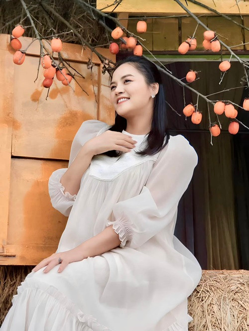 Cô chia sẻ: “Đã có nhiều fanpage đưa tin sai sự thật về câu chuyện của tôi. Việc này không chỉ gây ảnh hưởng tới tôi, gia đình tôi mà còn gây ảnh hưởng không nhỏ tới cuộc sống của người vô tình bị lôi vào cuộc trước thông tin thất thiệt này”.