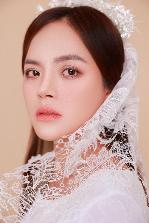 Năm 2021, nữ diễn viên và bạn trai quay phim “đường ai nấy đi”.