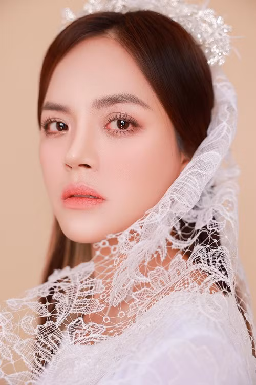 Năm 2021, nữ diễn viên và bạn trai quay phim “đường ai nấy đi”.