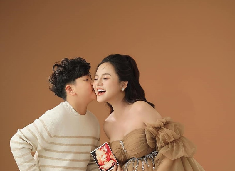 Thu Quỳnh mang bầu lần 2 sau khi có con trai - bé Be.