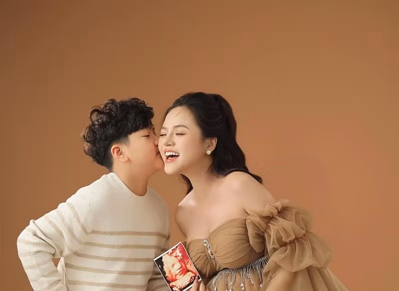 Thu Quỳnh mang bầu lần 2 sau khi có con trai - bé Be.