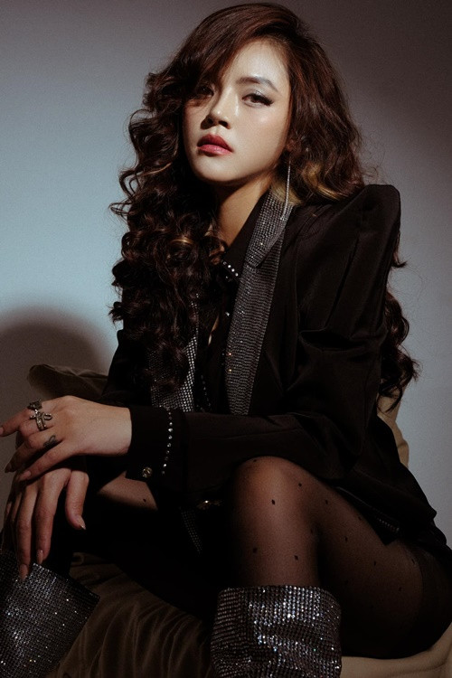 4 năm sau khi ly hôn Chí Nhân, Thu Quỳnh thừa nhận hẹn hò một quay phim.