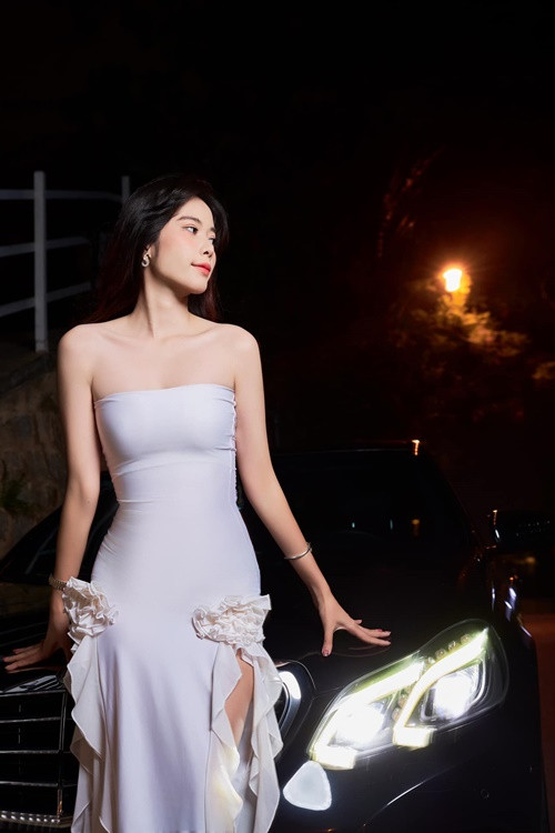 Lần đầu tiên người đẹp bị triệu tập là vào ngày 28/2 sau khi cô có loạt livestream “bóc trần” showbiz. Ảnh: FBNV.