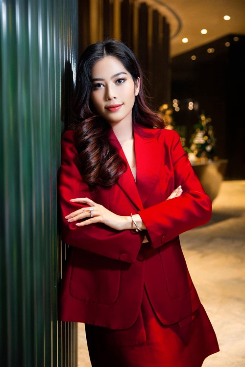 Những trò lố của Nam Em trên mạng xã hội gây bức xúc Nhung tro lo cua Nam Em tren mang xa hoi gay buc xuc