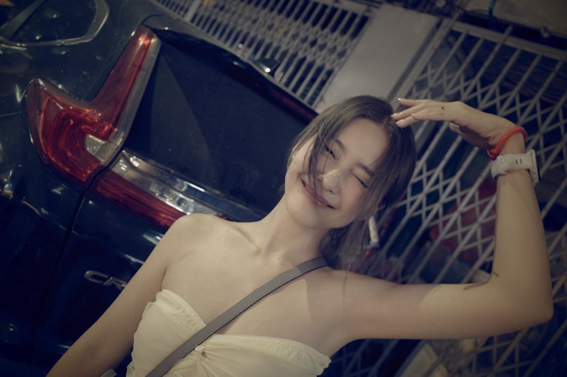 Khả Ngân tăng gần 3kg vì hợp đồ ăn ở xứ chùa Vàng.