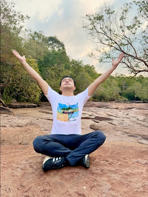 Dương Khắc Linh chia sẻ hình ảnh đi du lịch để chữa lành.