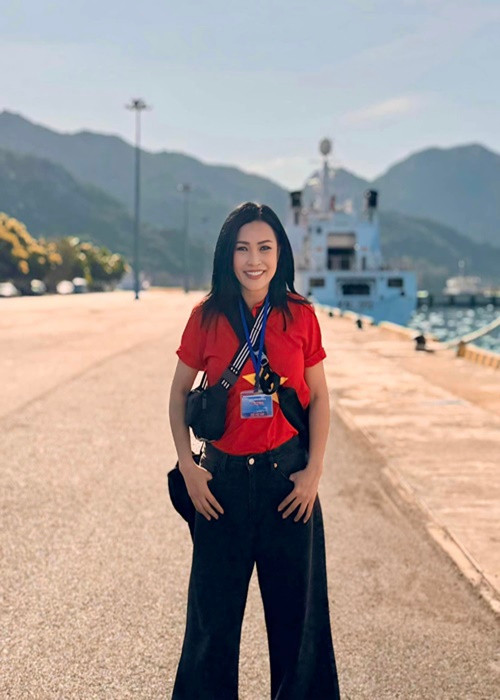 Ca sĩ Phương Thanh có chuyến đi Trường Sa dịp nghỉ lễ 30/4 -1/5.