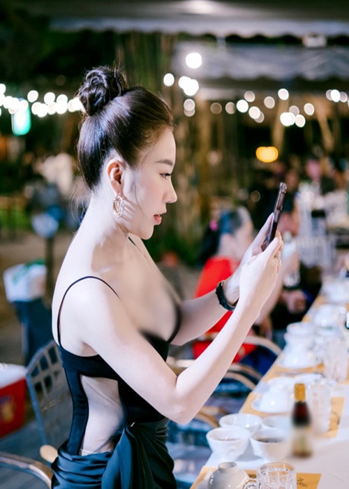 Kinh doanh mỹ phẩm, Tuyết Nhung chú trọng đến vẻ ngoài của bản thân. Ảnh: FBNV.