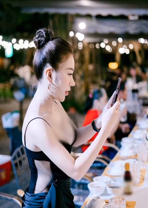 Kinh doanh mỹ phẩm, Tuyết Nhung chú trọng đến vẻ ngoài của bản thân. Ảnh: FBNV.