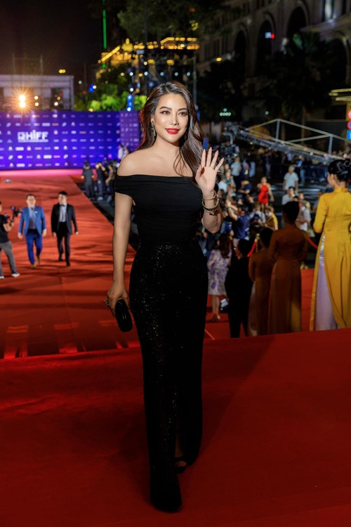 Mới đây, khi bị nghi có tình yêu mới, Trương Ngọc Ánh phản hồi: "Tình yêu với bản thân và gia đình nhỏ, gia đình lớn ạ". Ảnh: FBNV.