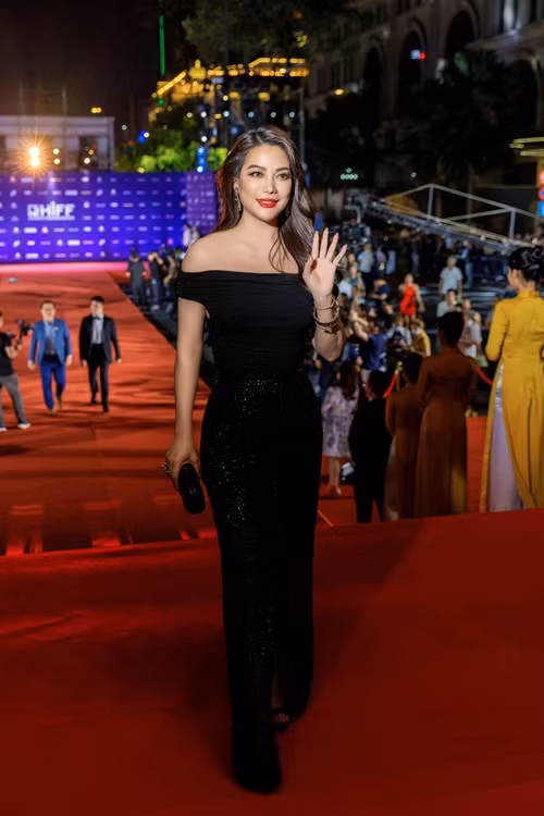 Mới đây, khi bị nghi có tình yêu mới, Trương Ngọc Ánh phản hồi: "Tình yêu với bản thân và gia đình nhỏ, gia đình lớn ạ". Ảnh: FBNV.