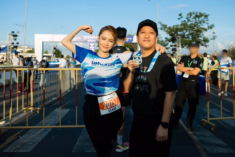 Trong các lần sinh nhật trước đó, Trường Giang cũng nhận được món quà ý nghĩa từ Nhã Phương. Ảnh: FBNV.