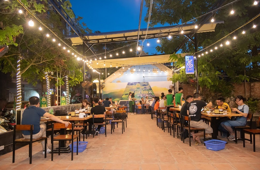 Được biết, Diễn ở TP Nha Trang, tỉnh Khánh Hòa. Các trinh sát, điều tra viên đã lập tức lên đường và mất gần 2 ngày truy tìm khắp Tp Nha Trang, mới phát hiện được Diễn đang ở tại một quán nhậu trên đường 3-2, phường Phước Long, Tp Nha Trang, Khánh Hòa. (Ảnh minh họa)