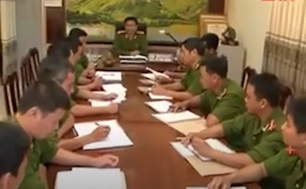 Tuy nhiên, qua các biện pháp nghiệp vụ, các trinh sát và điều tra viên của Phòng CSĐT tội phạm về TTXH Công an tỉnh Đắk Lắk, Công an huyện Cư M'gar và Công an thị xã Buôn Hồ đã xác định, có một đối tượng tên Nguyễn Quốc Diễn (19 tuổi, trú ở Buôn Hồ, Đắk Lắk) có tình tiết liên quan trong ngày xảy ra vụ án giết cháu Hương.