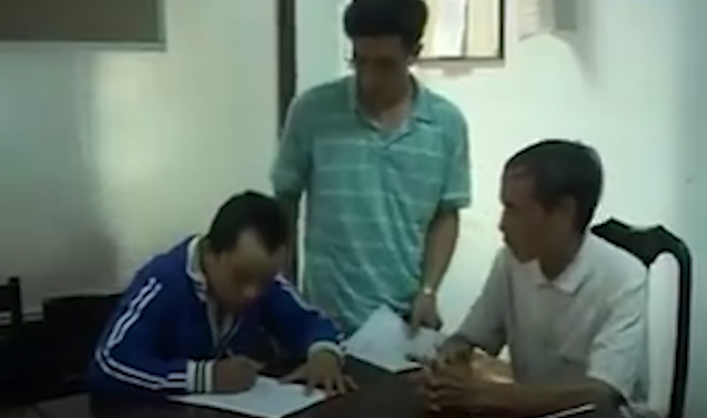 Thương khai rằng bản thân có quen biết với cháu Hương và giữa hai người nảy sinh tình cảm thân mật. Trước đây Hương có mượn Thương gần 3 triệu đồng để mua sắm một số vật dụng cá nhân.