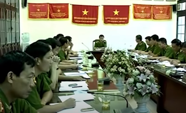 Hướng điều tra được lực lượng của Đội Điều tra hình sự CAH Thanh Trì, Đội Điều tra trọng án 1 và Đội Phòng ngừa và đấu tranh chống tội phạm sử dụng công nghệ cao của Phòng CSHS – CATP Hà Nội khẩn trương dựng lại toàn bộ di biến động của nạn nhân trong khoảng 2 tuần trước khi phát hiện sự việc cũng như các mối quan hệ của nạn nhân, nhất là mối quan hệ có biểu hiện đồng tính; đồng thời tập trung kiểm tra, khai thác máy tính cá nhân của nạn nhân. 