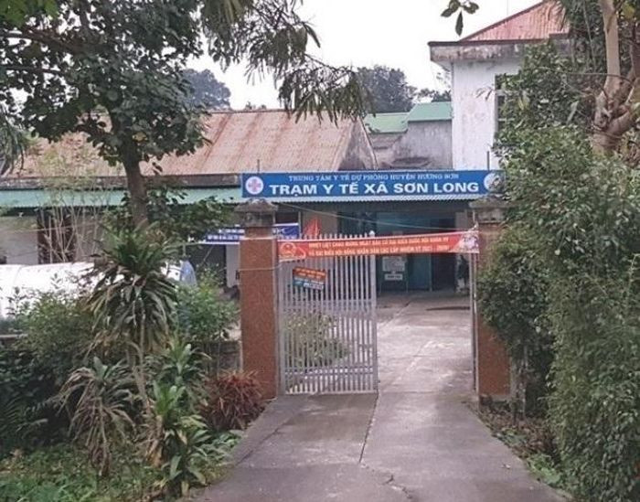  nhiều cán bộ xã tại Hà Tĩnh bị bắt trên chiếu bạc: Ngày 15/12, Công an huyện Hương Sơn, Hà Tĩnh cho biết vừa bắt quả tang nhiều cán bộ đang tụ tập đánh bài ăn tiền tại Trạm y tế xã Sơn Long. Danh tính 4 người: P.N.Q. - Trạm trưởng trạm Y tế xã Sơn Long; L.T.A. - Phó Chủ nhiệm HTX Sơn Long; L.T.H. - cán bộ tư pháp xã Sơn Trà; T.V.T, thôn Đội trưởng thôn 3 (xã Sơn Long). Người còn lại là L.Đ.C. làm nghề kinh doanh. 