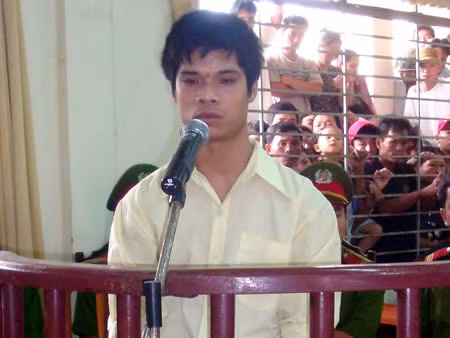 Ngày 25/8/2012, Nguyễn Hồng Phú bị Tòa án nhân dân TP Đà Nẵng tuyên án tử hình dành cho tội danh "giết người" và 7 năm tù cho tội "cướp tài sản", ngoài ra bị cáo phải chịu trách nhiệm bồi thường cho gia đình nạn nhân 144 triệu đồng tổn thất tinh thần và mai táng phí.