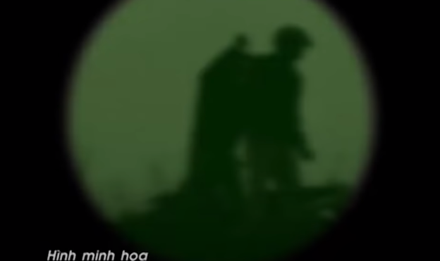 Biết anh Hoàng có mang theo tiền để đặt cọc nếu như Phú đồng ý bán hệ thống máy móc và nhà xưởng của mình cho anh ta, nên Phú đã chở anh Hoàng đến đoạn đường vắng nằm trên địa bàn thôn Hòa Phát, xã Hòa Phú để hành sự. Sau khi đâm nhiều nhát dao vào ngực anh Hoàng và biết chắc anh Hoàng đã chết. Phú đã lấy tài sản cùng chiếc túi xách của nạn nhân mang về nhà riêng ở tổ 9, phường Hòa Hiệp Bắc, quận Liên Chiểu để cất giấu. 