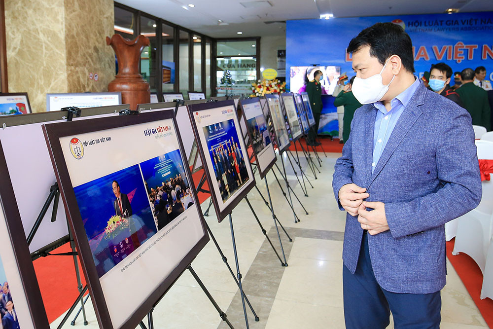 Khai mac trien lam anh 