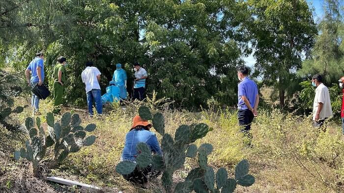  Tá hỏa phát hiện thi thể người đàn ông treo trên cây: Ngày 12/12, Công an TP Phan Thiết (Bình Thuận) cho biết trong quá trình đi bẫy con dông, một người dân tá hỏa khi phát hiện người đàn ông tử vong trong tư thế treo cổ dưới tán cây. Danh tính nạn nhân được xác định là ông N.N.T (SN 1977, ngụ tại khu phố 14 phường Mũi Né).