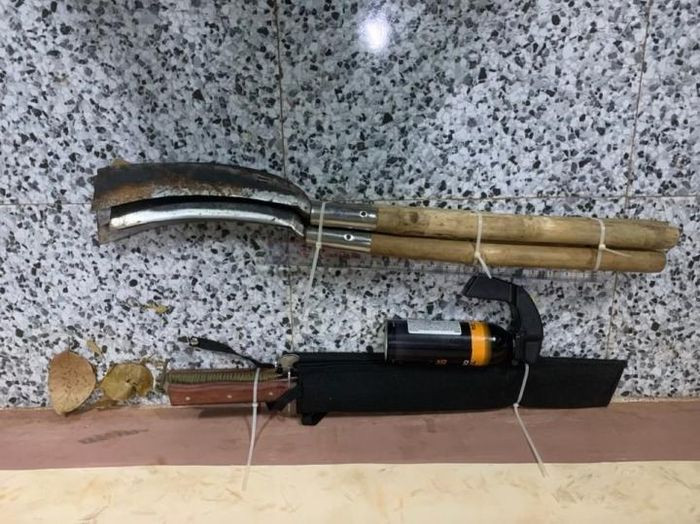  Con rể chém cha vợ tử vong: Đến nhà bố vợ thăm con nhưng không được gặp, Nguyễn Tĩnh (SN 1991, trú huyện Xuyên Mộc, tỉnh Bà Rịa-Vũng Tàu) cầm dao xông vào nhà ông T. (trú cùng địa phương) thì bị ông T. và con trai ông T. xô đẩy ra ngoài đường. Lúc này, Tĩnh dùng dao rựa chém ông T. tử vong. Ngày 10/12, Công an tỉnh Bà Rịa-Vũng Tàu cho biết đang điều tra, làm rõ. 