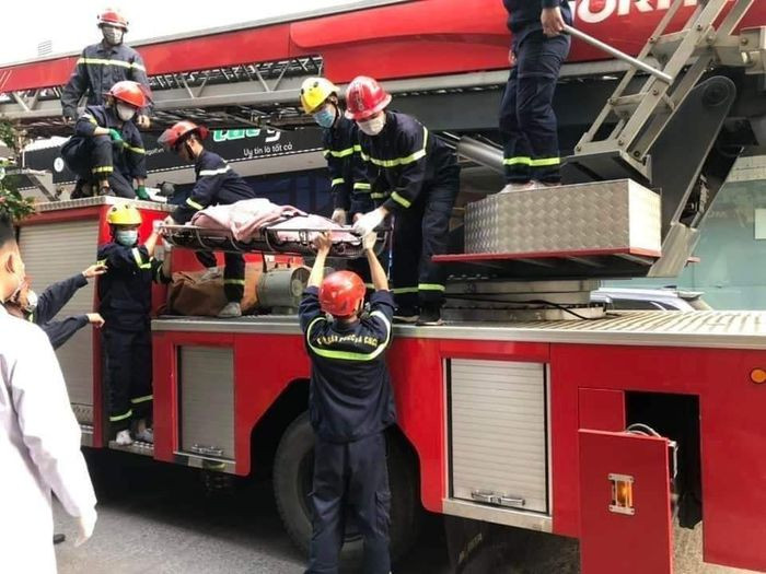  Rơi từ tầng 8 chung cư, bé gái 12 tuổi tử vong: Sáng 10/12, người dân phát hiện thi thể bé gái trên phần mái khu vực kinh doanh dịch vụ của tòa A, chung cư Trần Hưng Đạo Plaza (TP Hạ Long, Quảng Ninh). Nạn nhân là V.T.M.N (SN 2009), học sinh lớp 7 trường THCS Trọng Điểm, sống cùng gia đình tại tầng 8 tòa nhà A chung cư này. Theo nhận định ban đầu có thể N. bị ngã từ tầng 8 xuống khu vực mái tầng thương mại của chung cư.