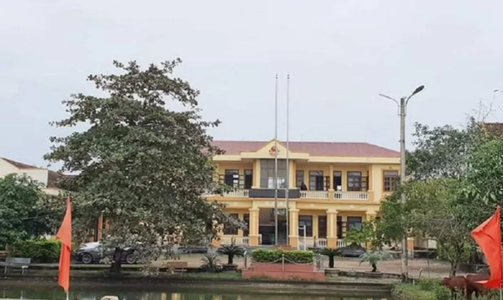  Khai trừ Đảng nữ cán bộ 'ăn chặn' tiền chính sách của người dân: Ngày 16/12, Ủy ban Kiểm tra (UBKT) Huyện ủy Quảng Ninh, tỉnh Quảng Bình cho biết vừa kỷ luật bằng hình thức khai trừ Đảng đối với bà Hà Thị Huyền Trang, công chức phụ trách văn hóa - xã hội tại UBND xã Vạn Ninh liên quan đến việc lợi dụng vị trí công tác để chiếm đoạt của 5 đối tượng chính sách với số tiền hơn 36 triệu đồng. 