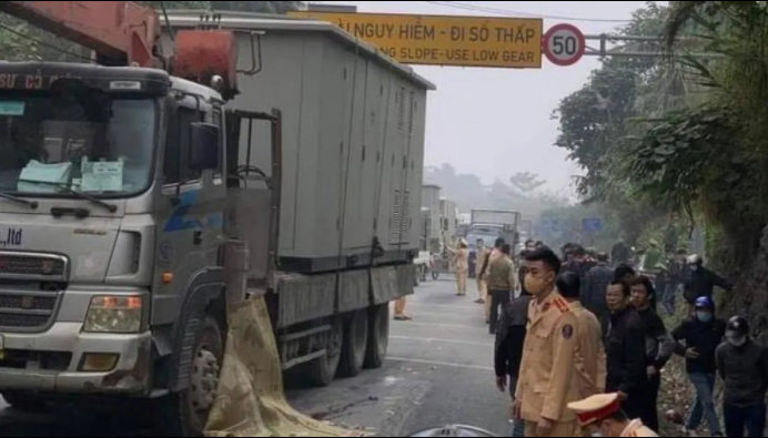  Va chạm với xe tải, 1 người tử vong: Sáng 16/12, tại phường Thái Bình, thành phố Hòa Bình; xảy ra va chạm giữa xe ô tô tải BKS: 29C-629.34 và xe máy BKS 28C1-033.01. Hậu quả vụ va chạm khiến người điều khiển xe máy tử vong tại chỗ.